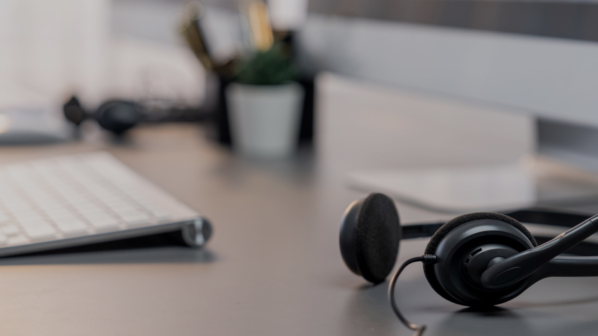 Связаться с нами