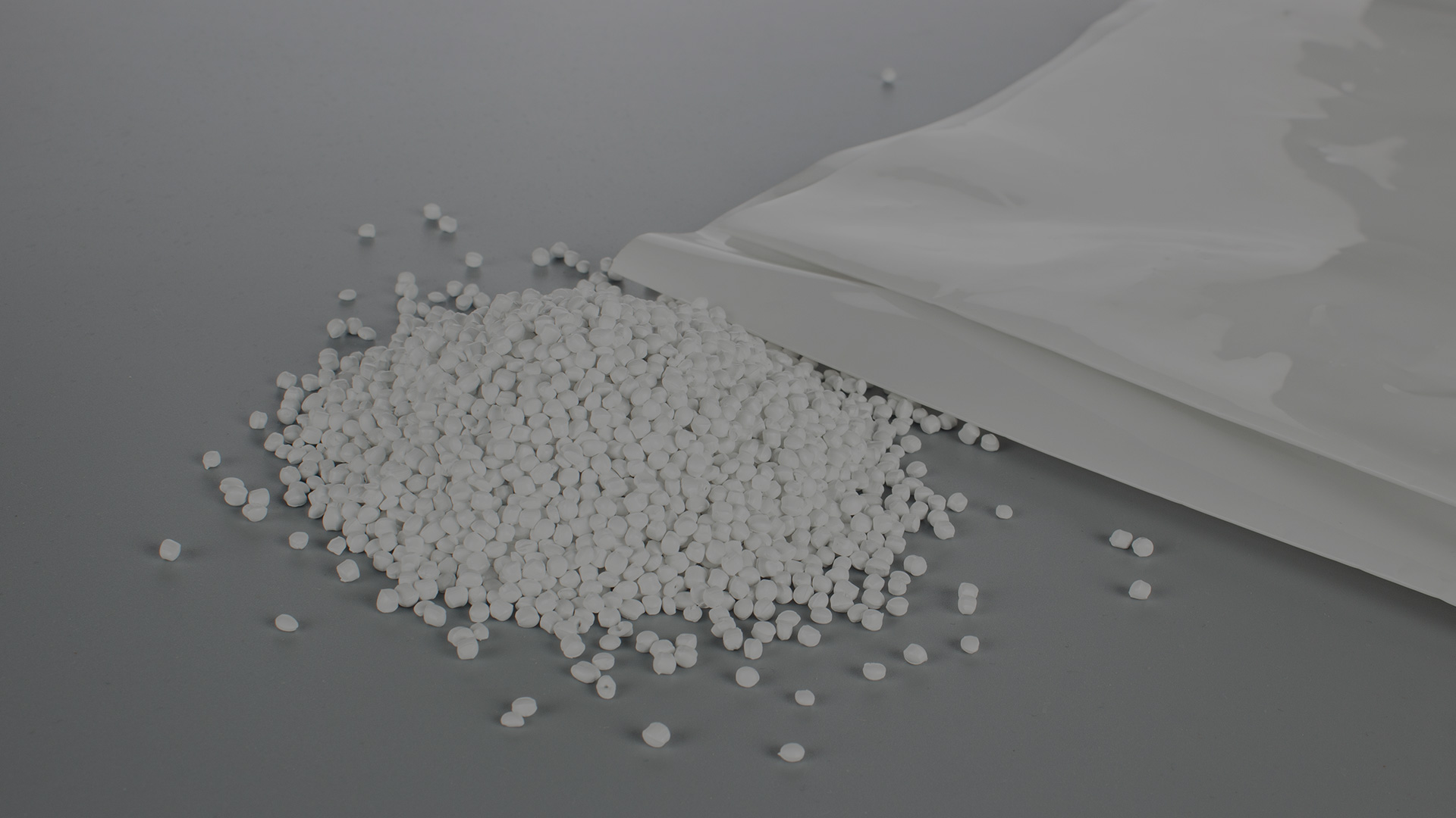 Белые материнские гранулы